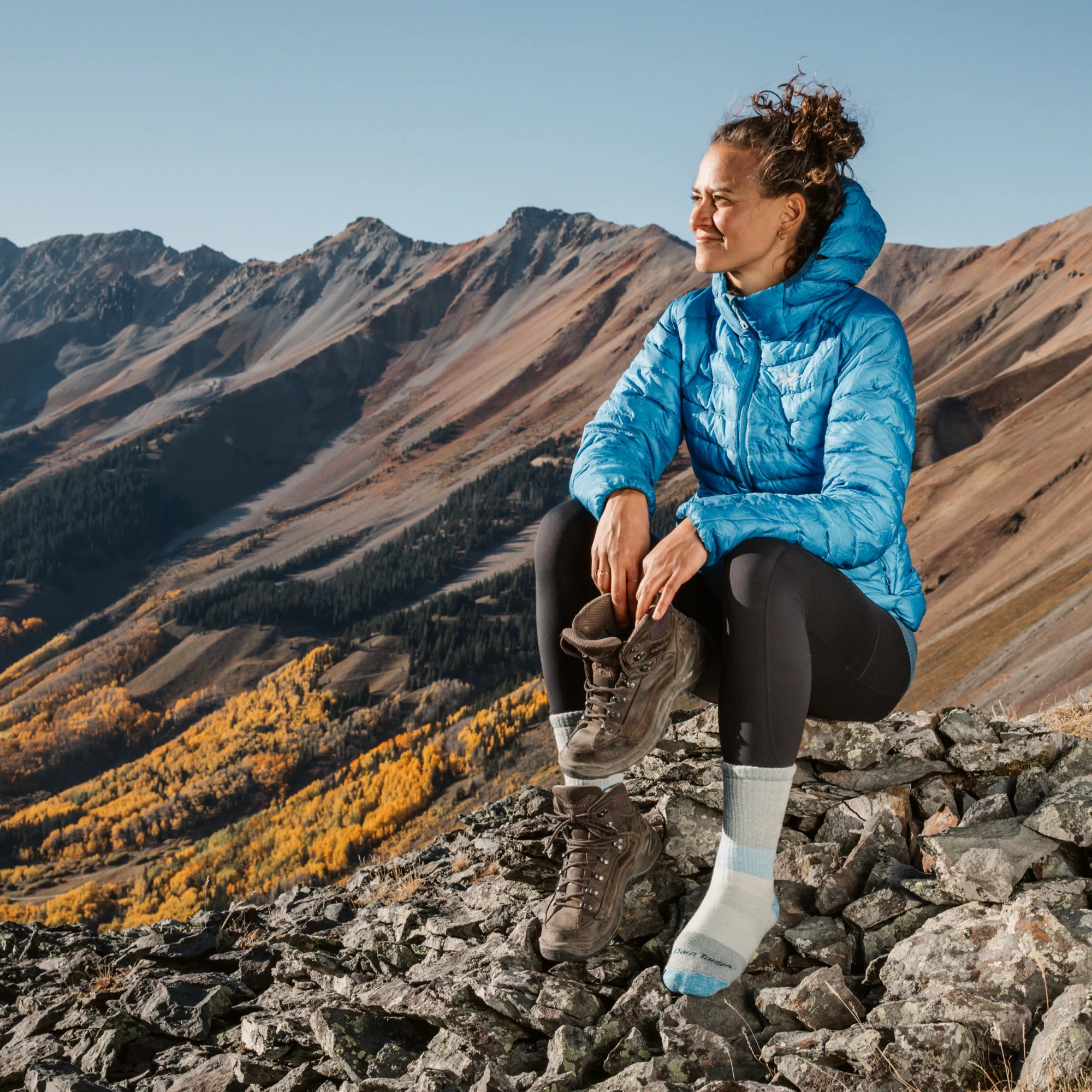 Women's Mountaineering Micro Crew Heavyweight Hiking Socks - Image 5