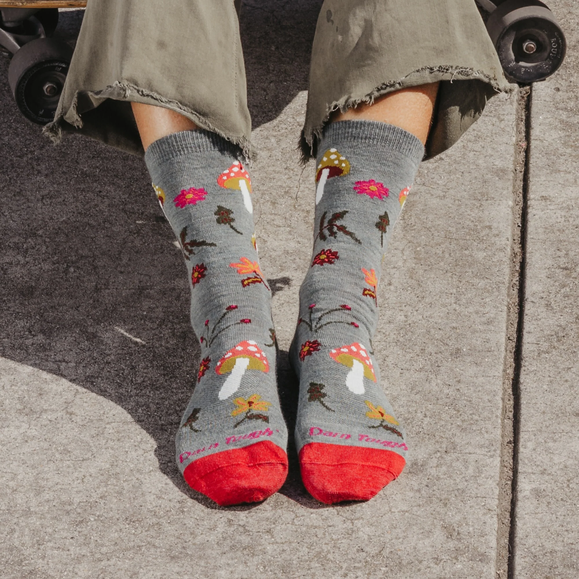 Women's Shroom Bloom Crew Lightweight Lifestyle Socks - Image 3